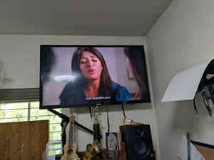 samsung 32 inch smart tv 4k - Picture 1 of 1