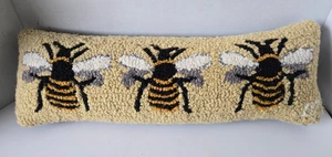 Funda de almohada Chandler 4 esquinas abejas abejorros enganchada 8 x 24 Laura Megroz - Imagen 1 de 7