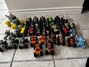 hot wheels monster trucks lot 1:64 34 Total - Bild 1 von 7