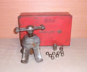 Vintage Snap on Tools 4 Lug Hub Wheel Axle Puller 4567 C & KRA107 Box Case