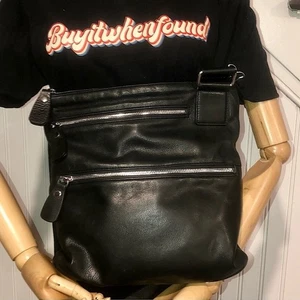 MARGOT Umhängetasche schwarz Leder Messenger Bag mit zwei Reißverschlusstaschen Reißverschluss oben - Bild 1 von 16