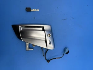 09-20 Nissan 370Z OEM Left Driver Side Exterior Door Handle With Key / OEM - Bild 1 von 6