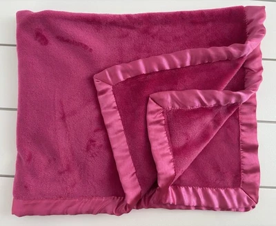 Manta bebé TADPOLES Deluxe Lovey felpa rosa oscuro ribete satinado Foto 1 de 4
