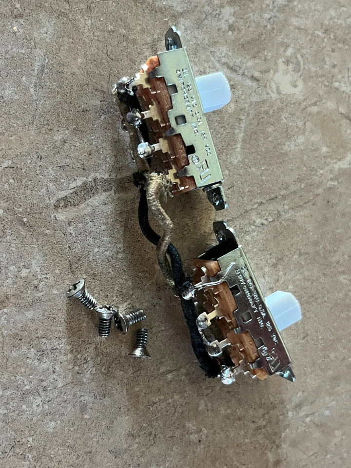 set Fender Mustang Duo Sonic guitar pickup switches vintage screws - Image 1 of 1