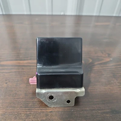 2019 - 2024 RAM 1500 2500 3500 SATELLITE ANTENNA CONTROL MODULE OEM 68293977AA - Image 1 of 3