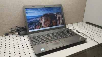 Lenovo ThinkPad E560 15.6" Core i5-6200U @ 2.3GHz 8GB RAM 256GB SSD Win 11 Pro . - Immagine 1 di 4