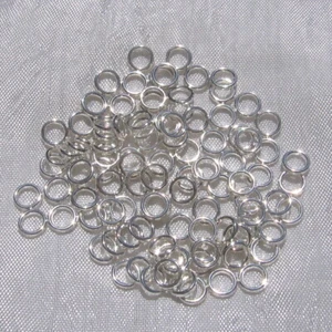 Lot de 100 anneaux fermés 6mm épaisseur 1.2mm argentés solides connecteurs *A215 - Picture 1 of 2