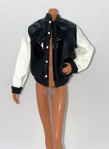 Barbie @BarbieStyle Model #4 Made to Move Doll Coat Black & White Varsity Jacket - Bild 1 von 6