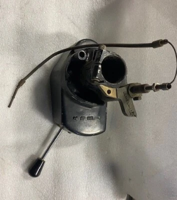 Cubierta de columna de dirección superior Aston Martin Lagonda Rapide PN: 22-25-112 usada Foto 1 de 4