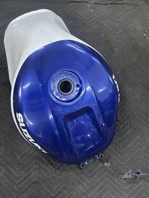 Бензобак 01 Suzuki GSXR 600 44100-39F40-L99 2001-2003 - Изображение 1 из 4