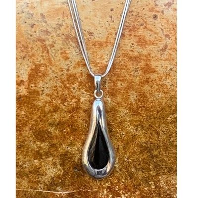 Collar en forma de lágrima de ónix negro y plata de ley Barse Foto 1 de 4