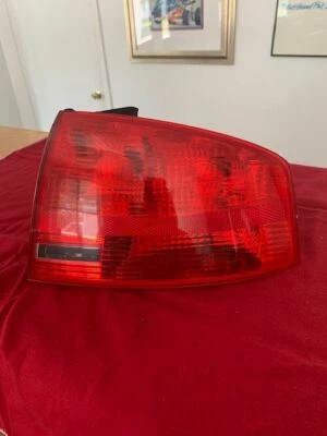 OEM 2005-2008 AUDI RIGHT REAR TAIL LIGHT A4 S4 RS4 8E5945096A - Image 1 of 3