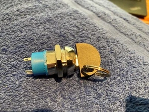 PRIDE MOBILITY SCOOTERS & OTHERS ON / OFF SWITCH LOCK WITH KEY 2 - UK SELLER - Picture 1 of 1