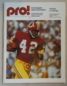 August 17 1975 New England Patriots Program vs Vikings with many newspaper clips - Picture 1 of 5