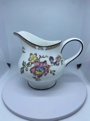 Wedgwood Bone China - Swallow Yellow Brown - Creamer - Made in England — 第 1/4 张图片