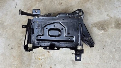 2020 - 2024 CHEVROLET SILVERADO 2500HD 3500HD BATTERY TRAY MOUNT BRACKET SUPPORT - Image 1 of 4