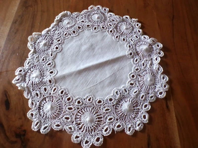 Linge ancien  Joli napperon en lin et dentelle - Photo 1/3