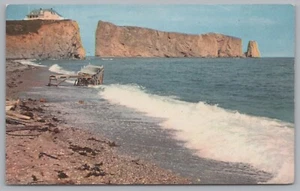 Postal de colección con sello At Picturesque Perce South Beach PQ - Imagen 1 de 2