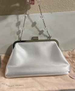 Vintage neu mit Etikett Victoria Secrets Clutch weiß Abend- oder Hochzeitstasche - Bild 1 von 9