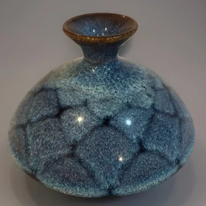 Tracy Dotson North Carolina Kunstkeramik Fischschuppen blaue Vase glasiert Künstler Signe - Bild 1 von 13