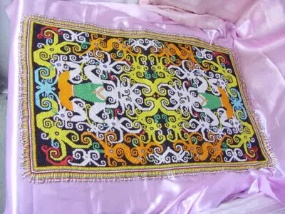 "PANEL ENORME BORNEO KALIMANTAN DAYAK KENYAH NAGA MANIK TRIBAL CON CUENTAS 28""x26""" Foto 1 de 4