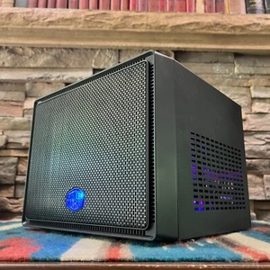 Custom Mini ITX Gaming PC! •GTX1070 •i7-7700 •32GB RAM •512GB SSD •Wifi •Win11 - Afbeelding 1 van 18