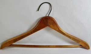 Vintage NAT. Percha de madera para ropa LUXENBERG & BROS. B'WAY de la ciudad de Nueva York - Imagen 1 de 3