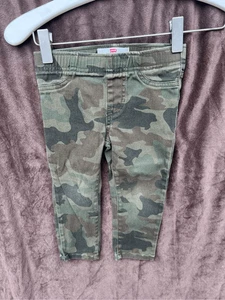 Pantalones de mezclilla Levi Camo para niños talla 2T - Imagen 1 de 10