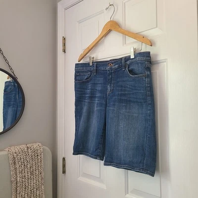 Lucky Brand Med Wash Denim Bermuda Shorts Sz 10 /30 Blue Casual Comfort  - Image 1 of 4