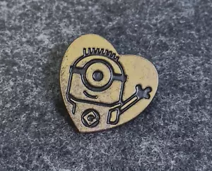 Pin de solapa en forma de corazón Minion dorado de Universal Studios 1" - Minions Despicable Me - Imagen 1 de 6