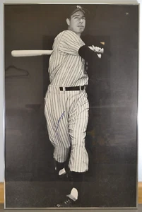 Joe DiMaggio Yankees Autographed Framed 23"x35" Photo w/JSA COA CR - Picture 1 of 3