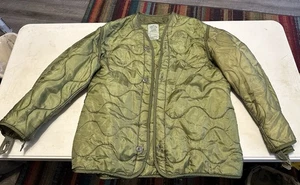 Vintage US Military M65 Field Jacket Liner Nylon Cold Weather Coat Men’s Medium - Picture 1 of 3