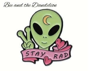 STAY RAD Alien Enamel Pin Badge ~ Novelty Gift - Picture 1 of 5