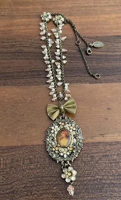 Collar Michal Negrin Gota Retrato con Cristales Perlas Cuelgan Flores Foto 1 de 4