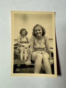 Vintage altes Foto, old photo, Snapshot, hübsche Frauen im Boot Bademode Mode - Bild 1 von 4