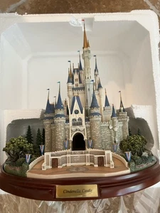 🏰🎗️WDW Disney Castello di Cenerentola Olszewski si illumina RARO NUOVO CON SCATOLA✨NRFB 💖 DW0001 - Foto 1 di 12