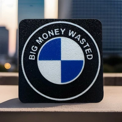 BMW Big Money Wasted Enganche Cubierta Enchufe M5 Z4 i7 X7 X3 X4 X1 X6 X2 BLOQUEABLE Divertido Foto 1 de 2