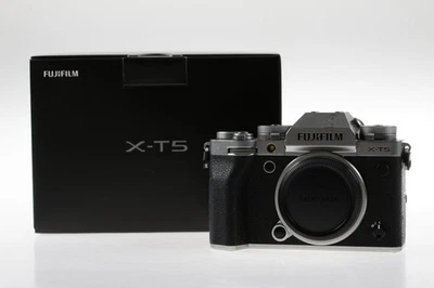 FUJIFILM X-T5 Gehäuse - Silber - spiegellose Systemkamera - SNr: 2D012534 - Bild 1 von 4