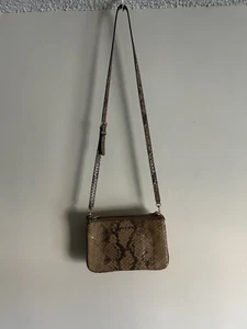 Bolso Bandolera Michael Kors Piel de Serpiente 3 Compartimentos con Cremallera - Imagen 1 de 17