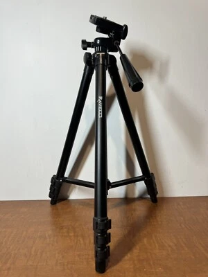 Ravelli Tripod + Carry Case.  16" not extended, 42" extended. Light and portable - Image 1 of 4