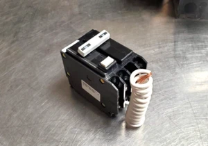 TOTALMENTE NUEVO EATON GATO. GFCB230 GFTCB230 - 30A, 2P GFI PLUG-IN - Imagen 1 de 6