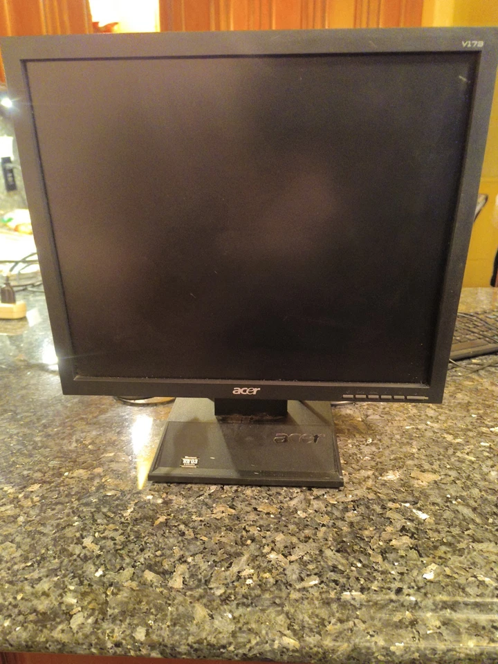 Acer 17" LCD VGA Analog Monitor V173 1280x1024 Resolution 4:3 Grade B No Cord - Image 1 of 4