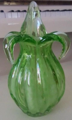 Jarrón de tulipán Jack in the Pulpit años 50 diseño acanalado verde y blanco 9 pulgadas Foto 1 de 4