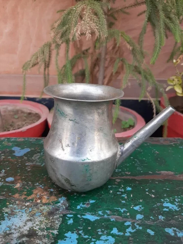 Olla de agua antigua alemana de plata primitiva templo religioso templo años 1900 con caño Foto 1 de 4