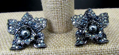 PENDIENTES JOAN RIVERS ELEGANCIA EN FLOR NEGRO ORQUÍDEA PAVÉ IRIDISCENTE Clip On Nuevos Foto 1 de 4