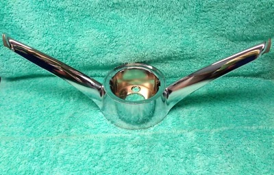 1965-66 Corvair Monza Horn Ring P-9741752 - Imagem 1 de 4
