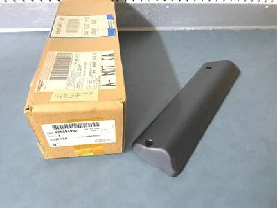 Cubierta de ajuste de asiento derecho GM OEM NOS 88894992 2001-2005 Pontiac Aztek Foto 1 de 4