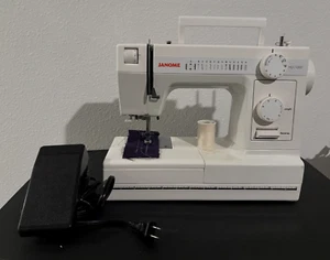 Janome HD-1000 Sewing Machine With Cover & Pedal 120V - Picture 1 of 24