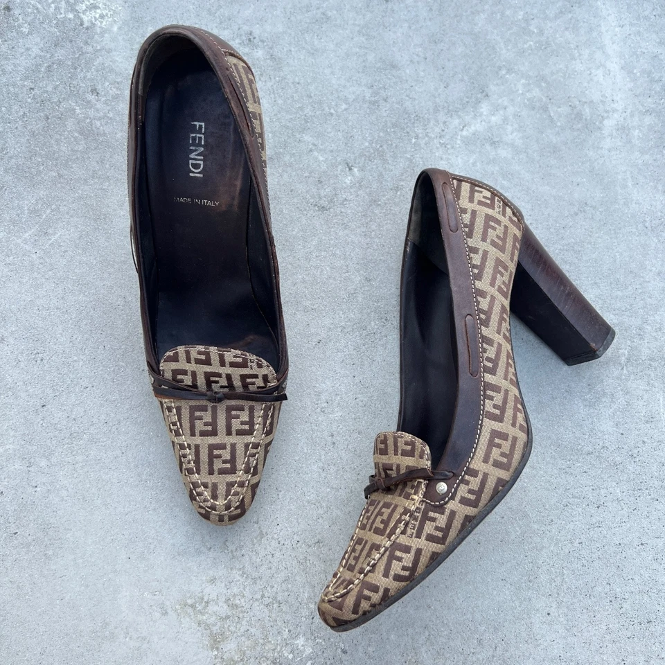 Fendi | Auténticos zapatos de salón vintage con monograma FF de cuero cinta de lona marrón (37) Foto 1 de 4