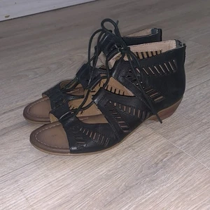 Comfortiva Riley Black Leather Strappy Sandals 6.5W Pillowtop Lace Up Zip Back - Picture 1 of 18